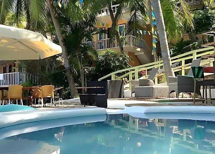 Hotel Seafari Oslob 3*