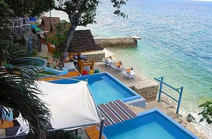 Seafari Oslob Hotel